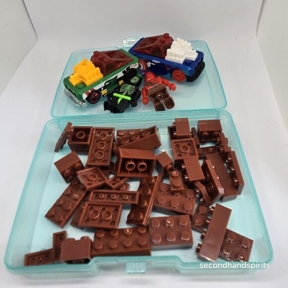 Mega Minifigures Monsters, Hot Wheels Cars And Builing Bricks. Travel Kit - Picture 3 of 3